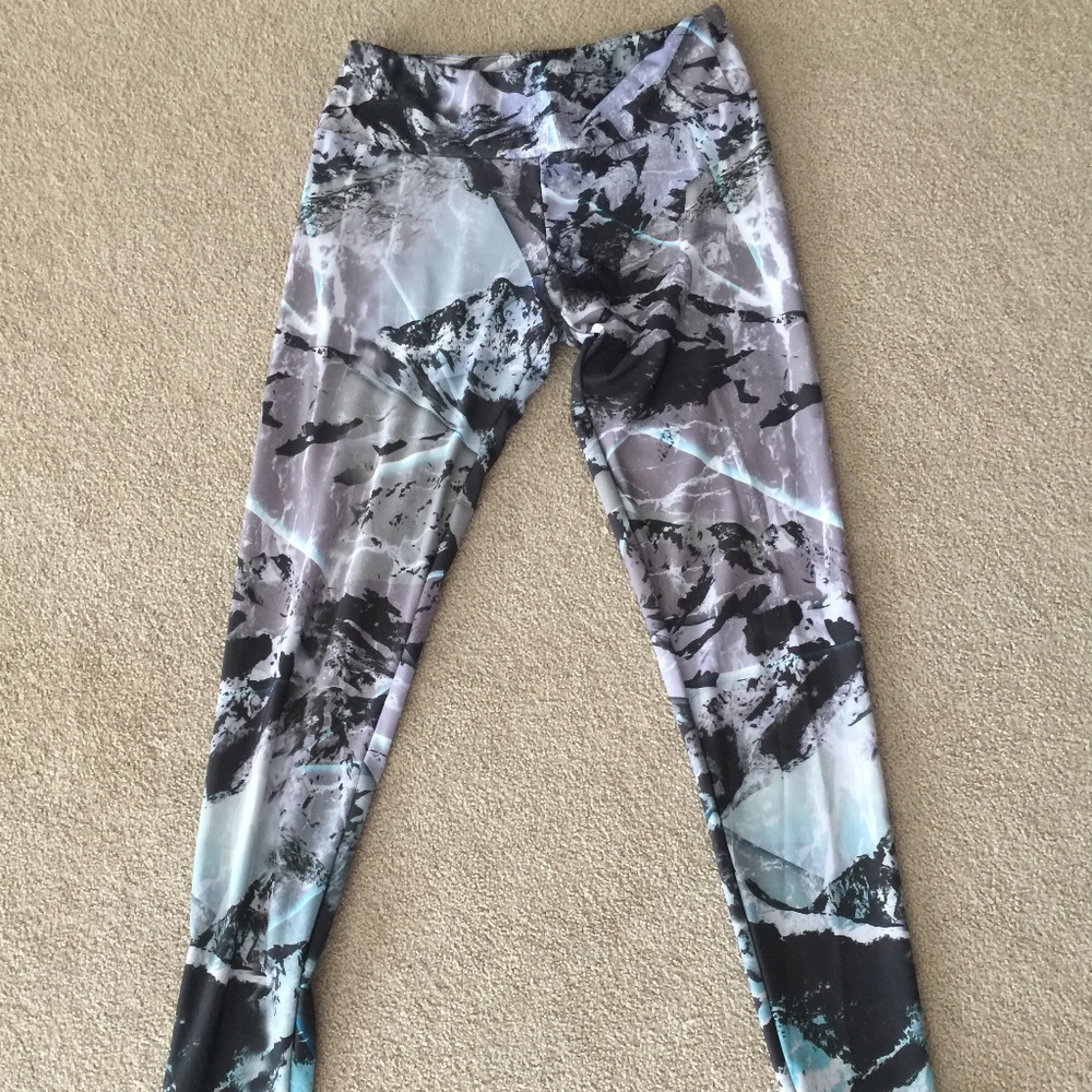 Onzie Grey Patterned Yoga Pants